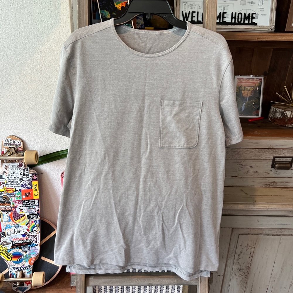 Lululemon men’s relaxed fit oxford pocket tee size *large